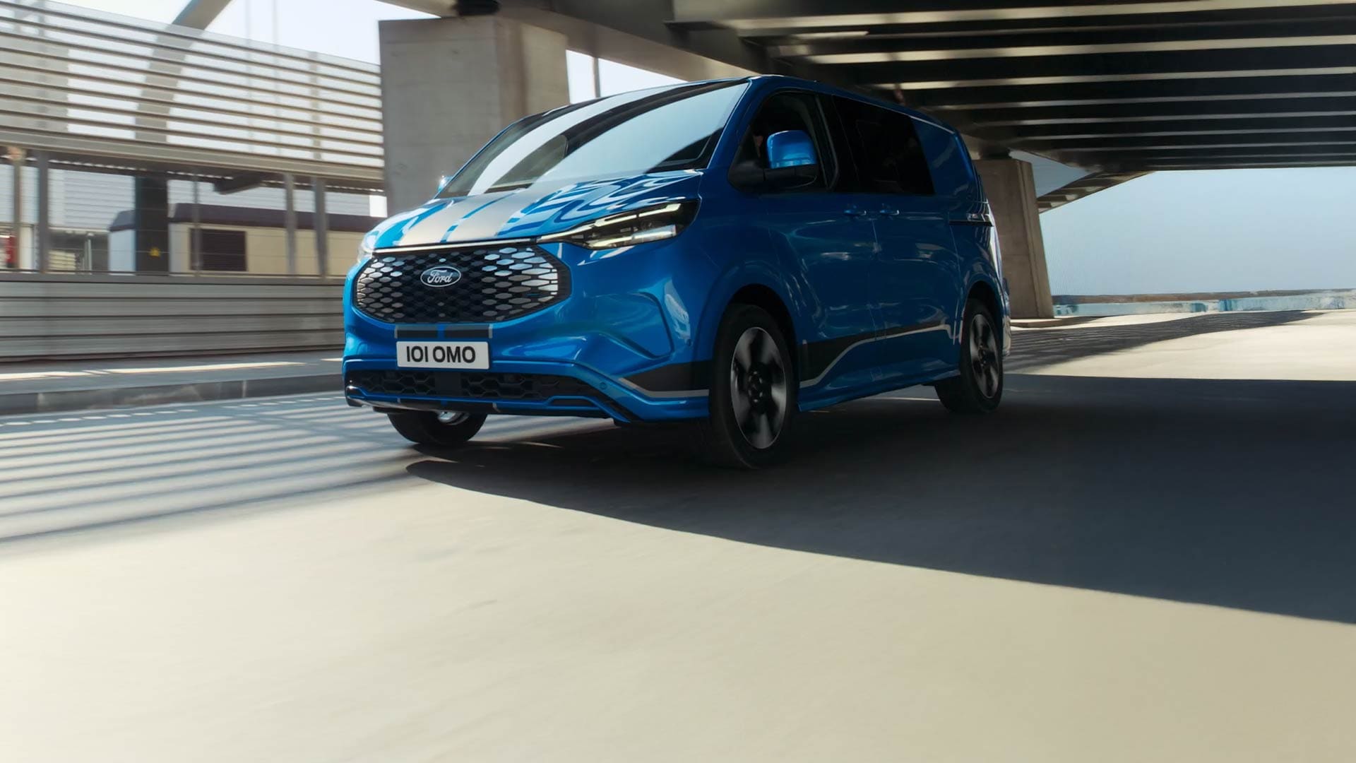 ford e_transit_custom eu Banner_Overview_Blue_0000 16x9 1920x1080 bb v710 sport driving